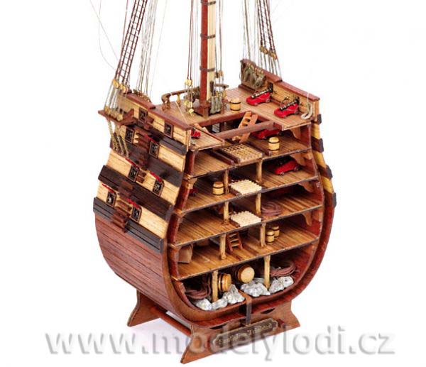 Příčný řez trupem Santísima Trinidad